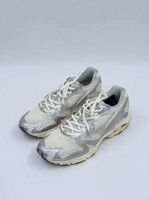 Mizuno Wave Rider 10 Unisex Sneaker - Weiß / Silber / Grau - 36.5 - MOSTWANTED24