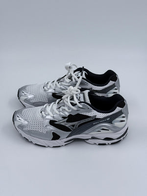 Mizuno Wave Rider 10 Unisex Sneaker - Weiß / Silber / Schwarz - 36.5 - MOSTWANTED24