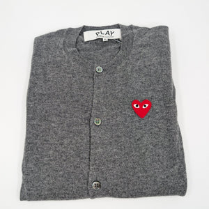 Comme des Garçons Play Cardigan mit rotem Herz - Patch - Grau - XS - MOSTWANTED24