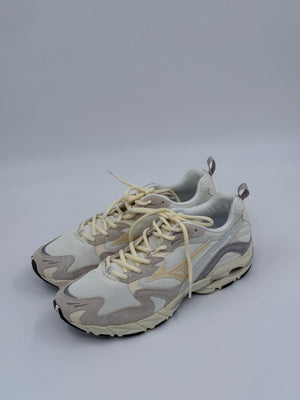 Mizuno Wave Rider 10 Unisex Sneaker - Beige / Weiß / Gelb - 44 - MOSTWANTED24