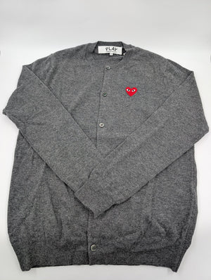 Comme des Garçons Play Cardigan mit rotem Herz - Patch - Grau - XS - MOSTWANTED24